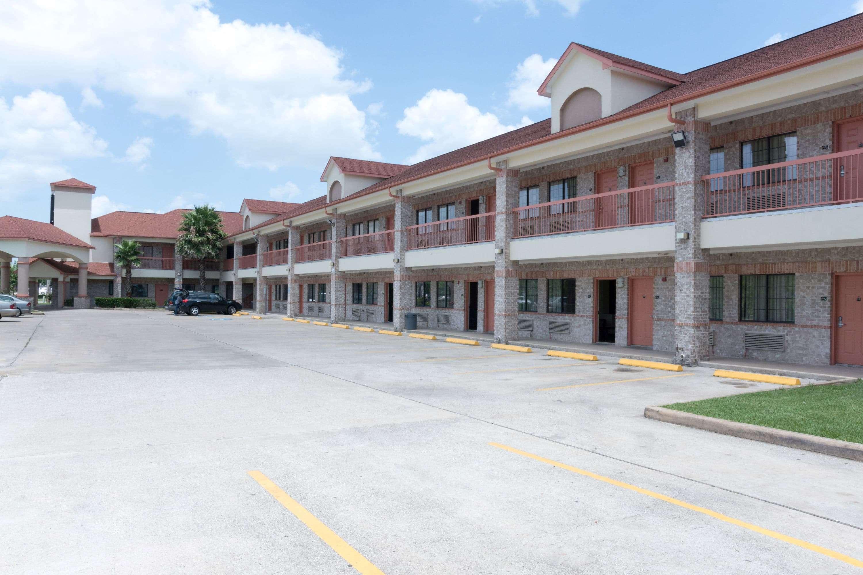 Super 8 By Wyndham Stafford Sugarland Area Hotel Exterior photo