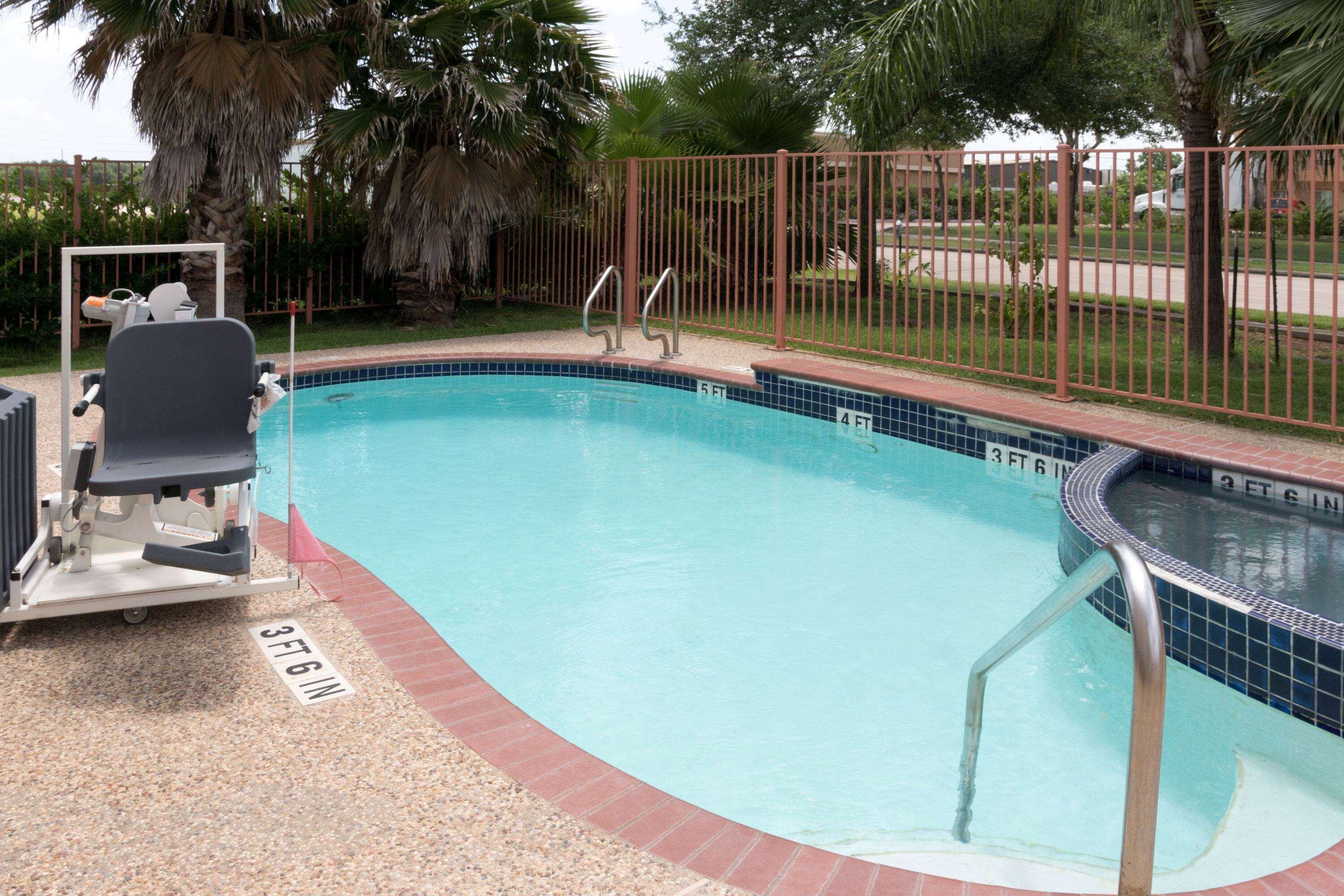 Super 8 By Wyndham Stafford Sugarland Area Hotel Exterior photo