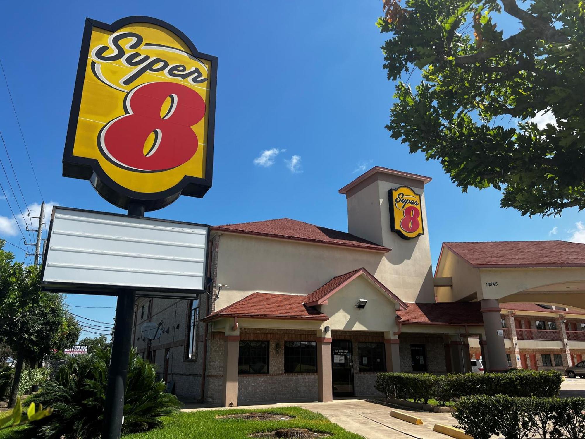 Super 8 By Wyndham Stafford Sugarland Area Hotel Exterior photo